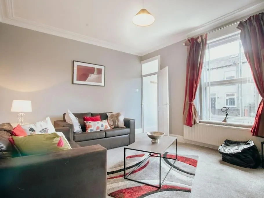 Halifax Town House - Cosy - Sleeps 5 Villa 0*,  United Kingdom