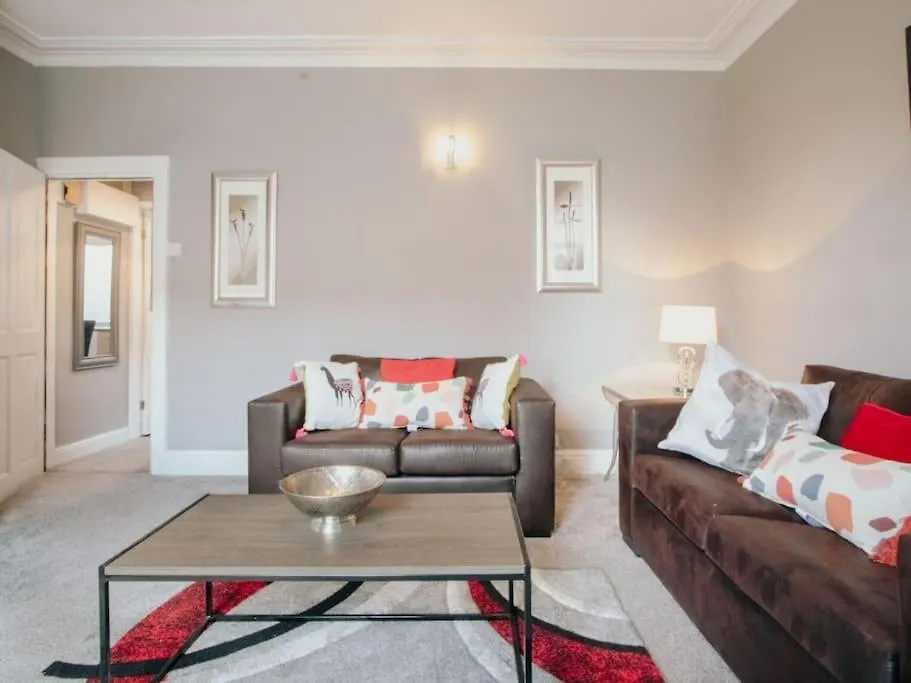 Halifax Town House - Cosy - Sleeps 5 Villa Holiday home